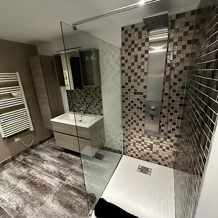 Rez De Chaussee 4 Personnes 2 Avec Parking *