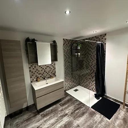 Rez De Chaussee 4 Personnes 2 Avec Parking *